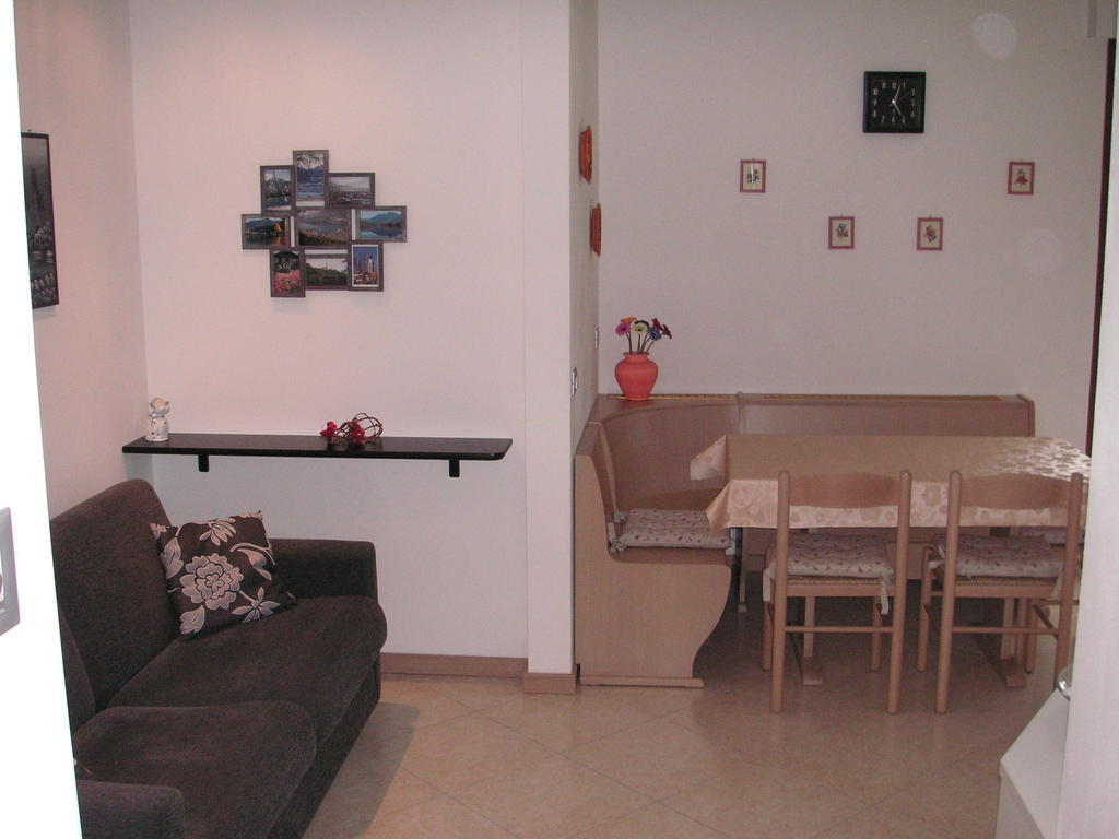 Casa Ferrari Monica Apartment Calceranica al Lago Luaran gambar