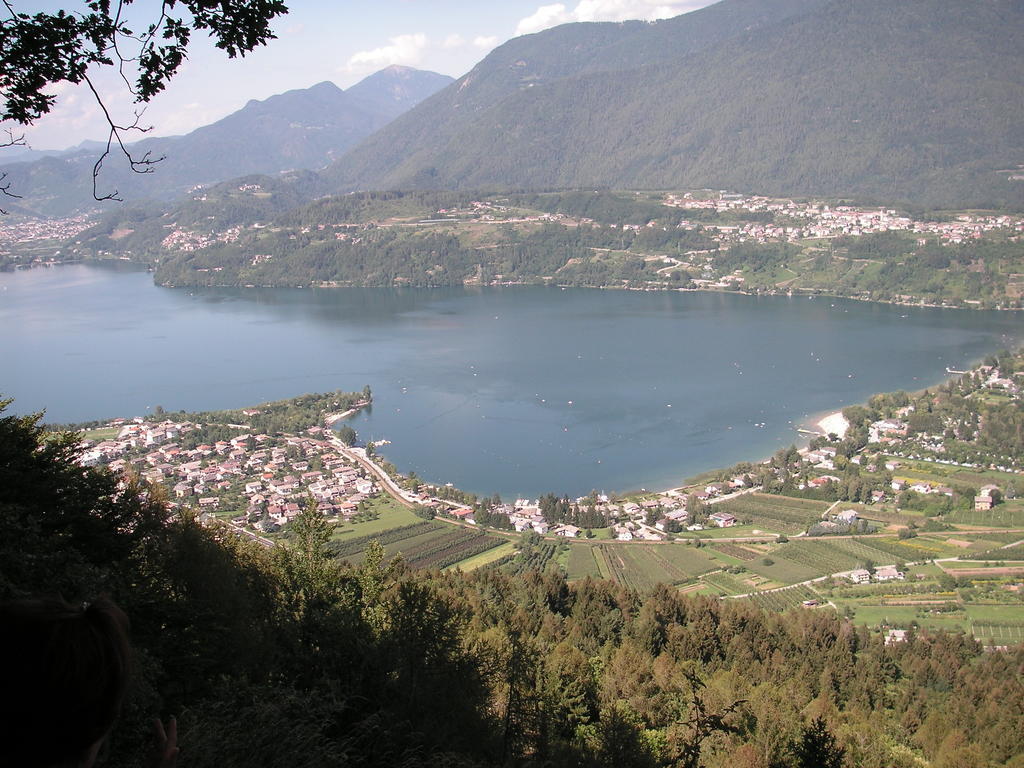 Casa Ferrari Monica Apartment Calceranica al Lago Luaran gambar