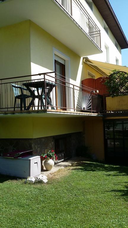 Casa Ferrari Monica Apartment Calceranica al Lago Luaran gambar